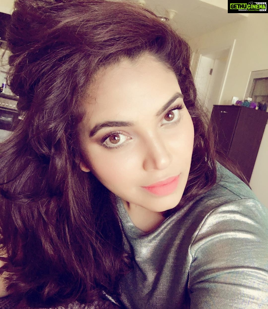 Ishaara Nair Instagram - Have a fabulous day #goodmorningpost #happythursday #instagram