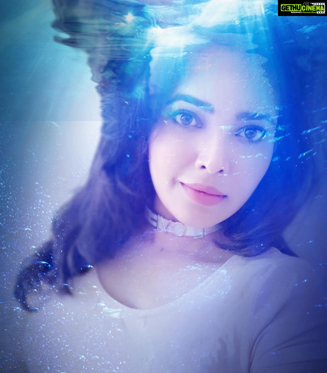 Ishaara Nair Instagram - Be at peace #peaceful #instagram #goodevening #selfie