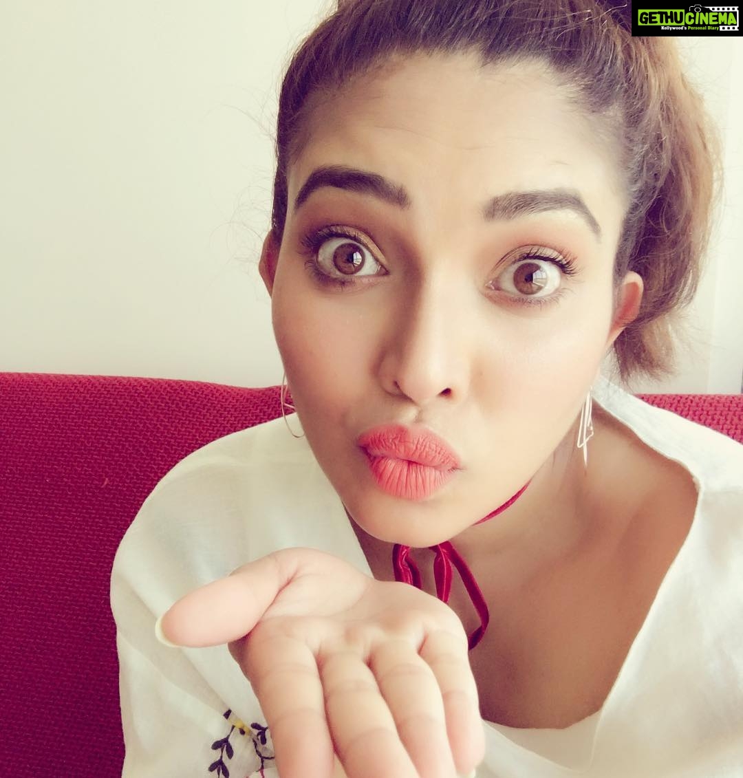 Ishaara Nair Instagram - Heal the world with some love #love #healtheworld #instagram #spreadlovenothate