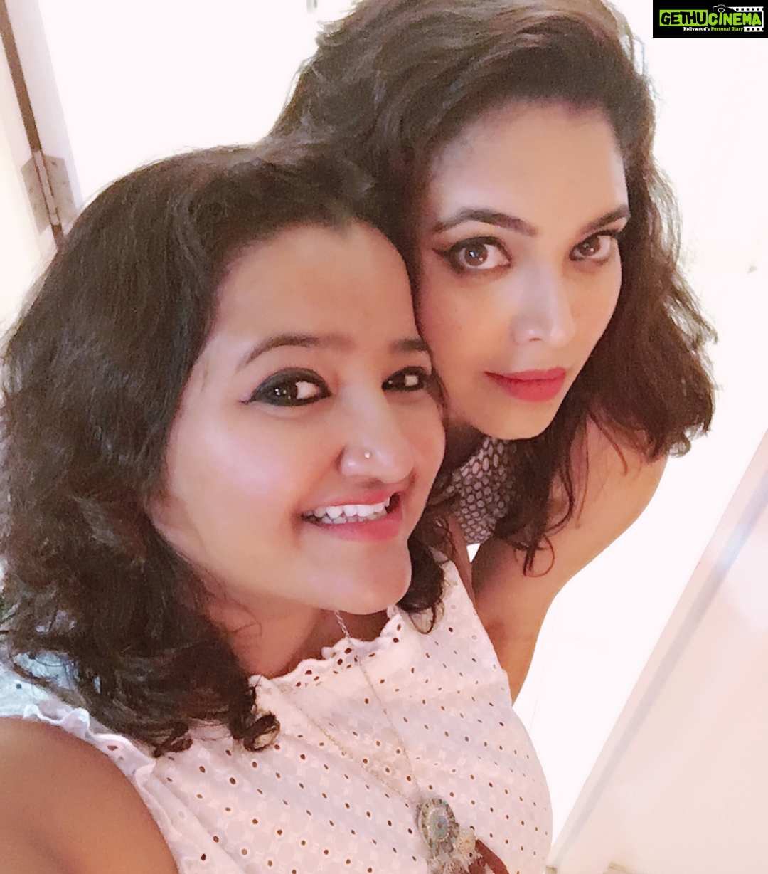 Ishaara Nair Instagram - My cutiezzz #girlfriends #happygirlsquad #memorymaking #loveyoutothemoonandback #instagram