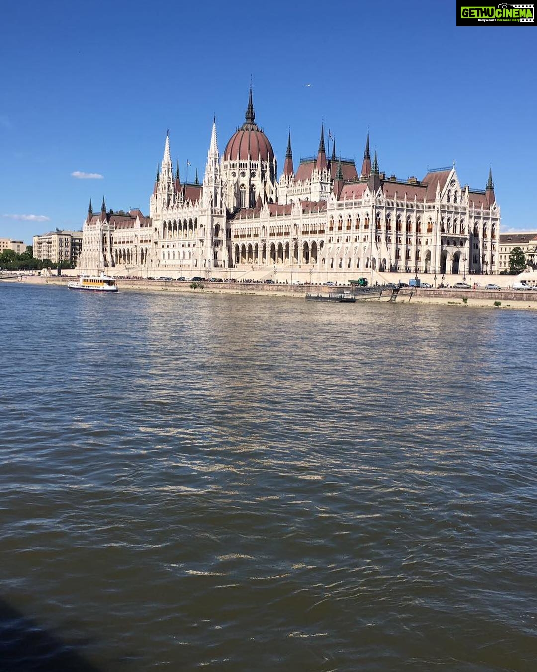 Ishaara Nair Instagram - Architecture is a visual treat, and the buildings speak for themselves #europe #beauty #architecture #wanderlust