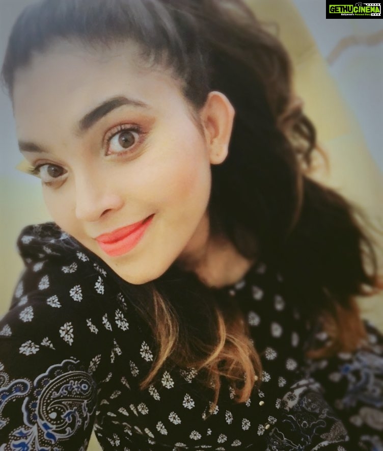 Ishaara Nair Instagram - Peace begins with a smile #sundaying #smile