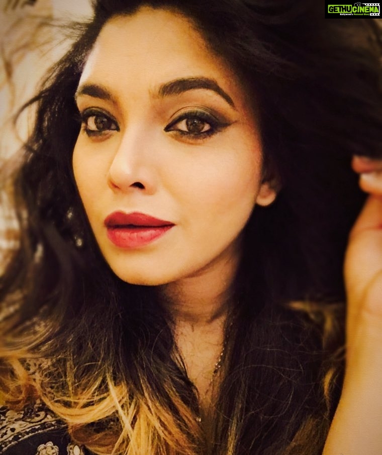 Ishaara Nair Instagram - Be grateful for all the good moments that you had today and hey!!! Don't forget to wake up tmrw with bright smile on your face #goodnight #grateful #makethebestoflife #sweetdreams