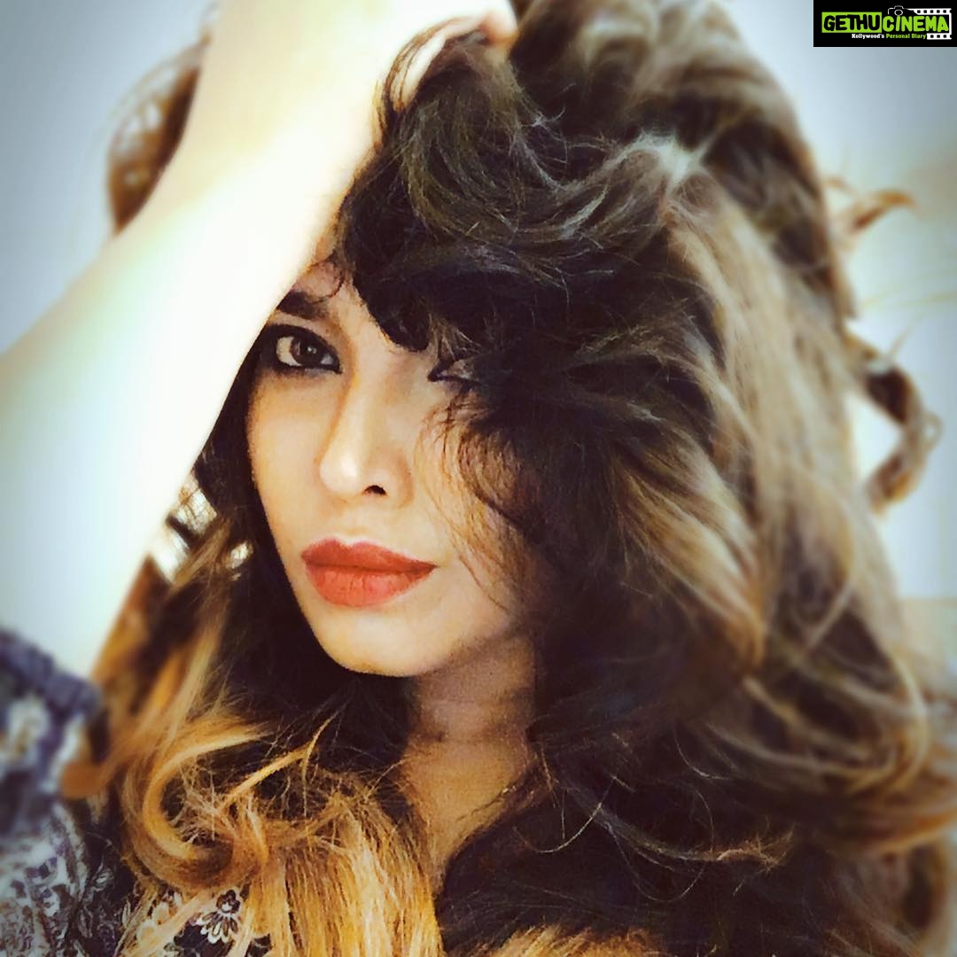 Ishaara Nair Instagram - Good morning beautiful souls. ๐๐Rise and shine #goodmorning #riseandshine #keepsmiling #ishaaranair #bekindalways #badhairdayseries