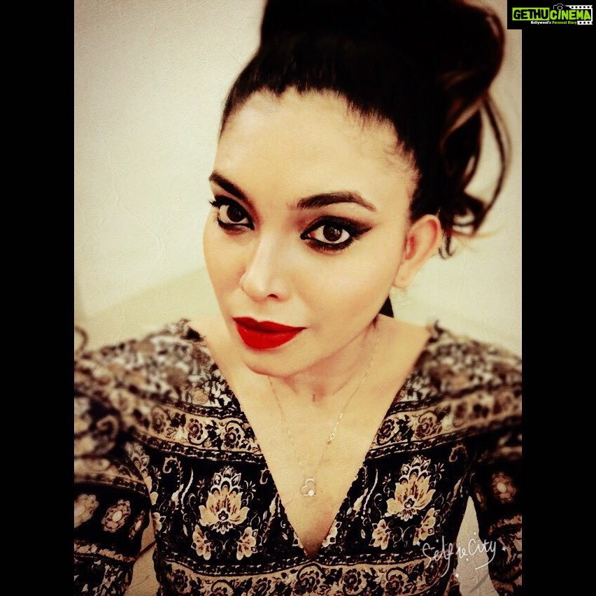Ishaara Nair Instagram - Own who you are. FLY!! First Love Yourself ❤️❤️ #ishaaranair #love #laugh #live