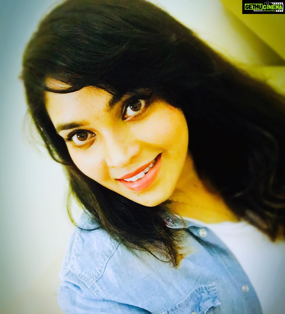 Ishaara Nair Instagram - Begin and end your day with a smile #smilesformiles