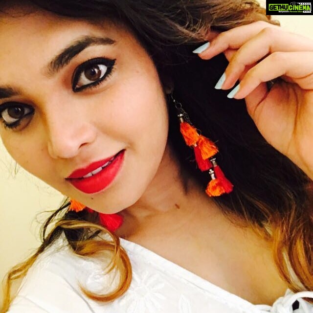 Ishaara Nair Instagram - Happy morning #goodmorning #gooddayahead #accessories #shoppingtweetsjewellery #keepsmiling😊