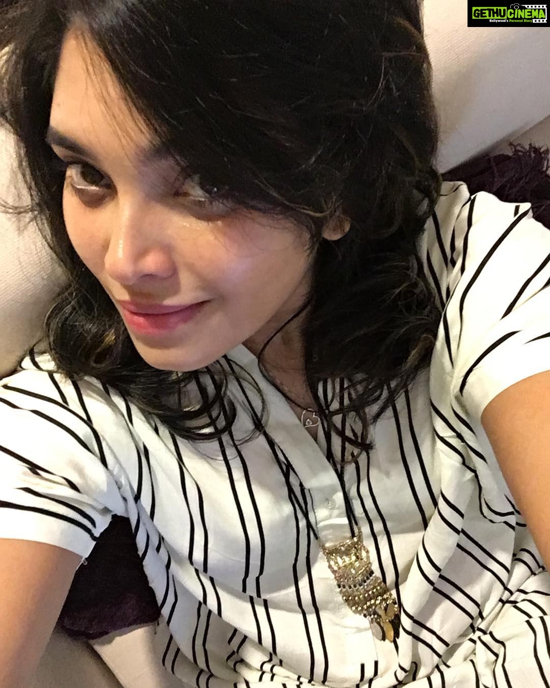 Ishaara Nair Instagram - Good evening #throwback #spreadthegoodvibe