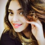 Ishaara Nair Instagram – Happy morning #happyday #happymorning #happysmile #neckpiece #uzielle @uzielle @serin_george @srindaa