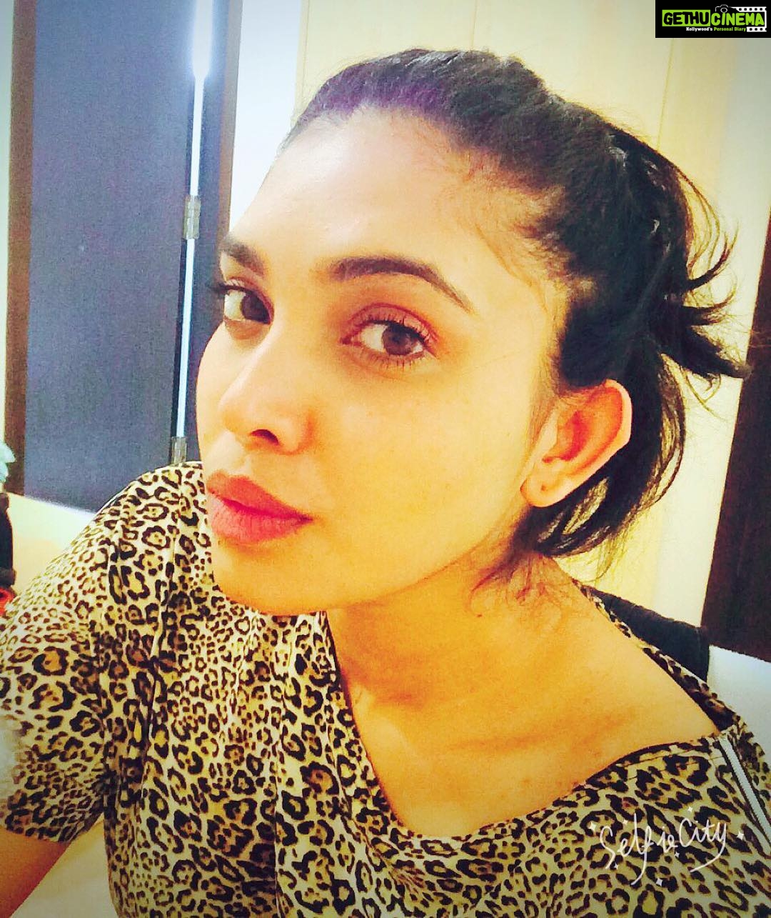 Ishaara Nair Instagram - #goodnightworld #goodnightpost #goodvibes #girlpower