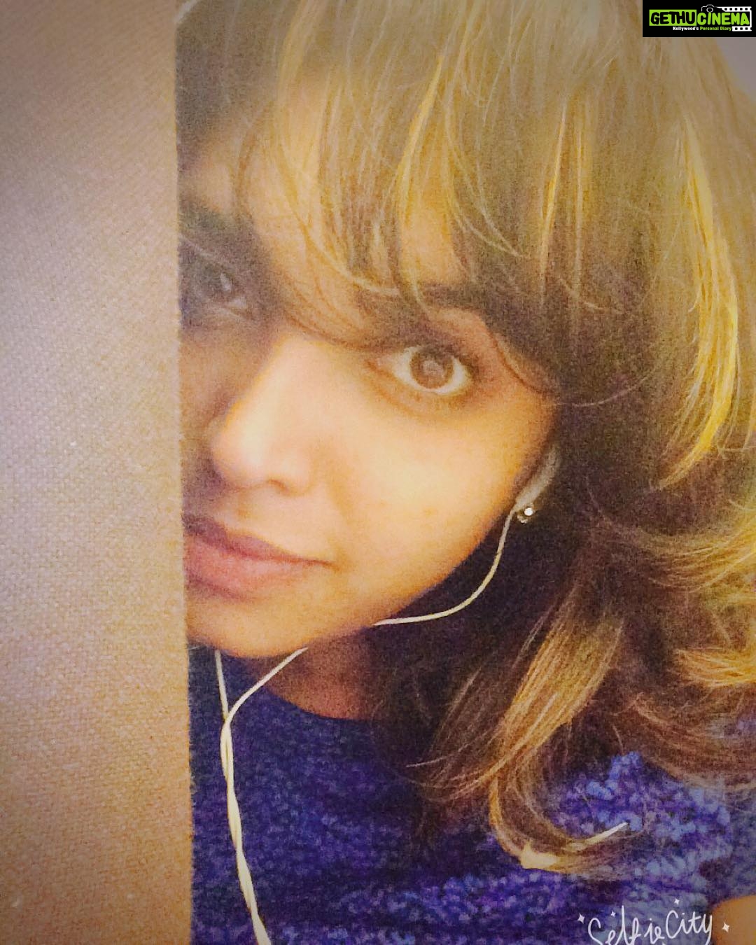 Ishaara Nair Instagram - #heightsofboredom #selfie #home #goodeveningworld
