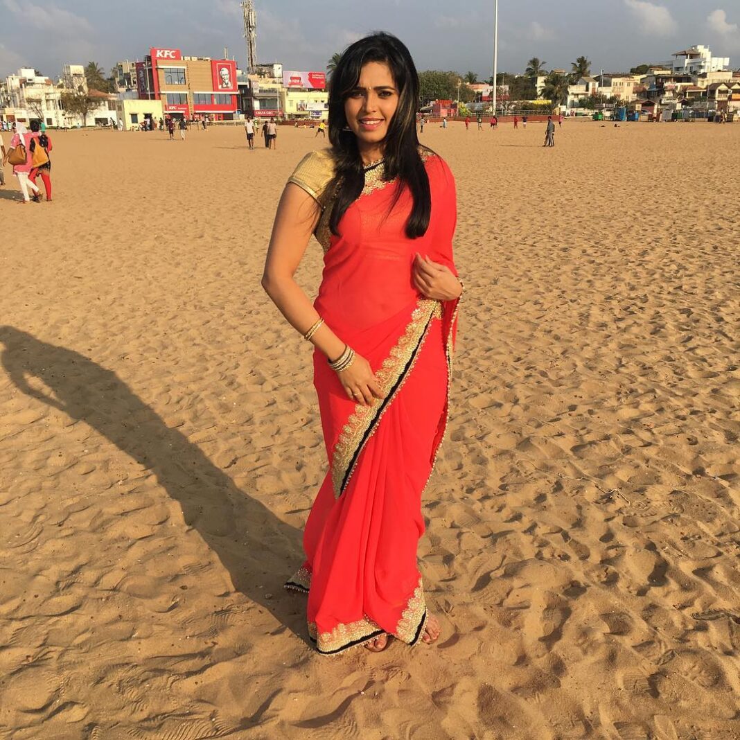 Ishaara Nair Instagram - #shootmodeon #EIIN #lovemyjob #passion