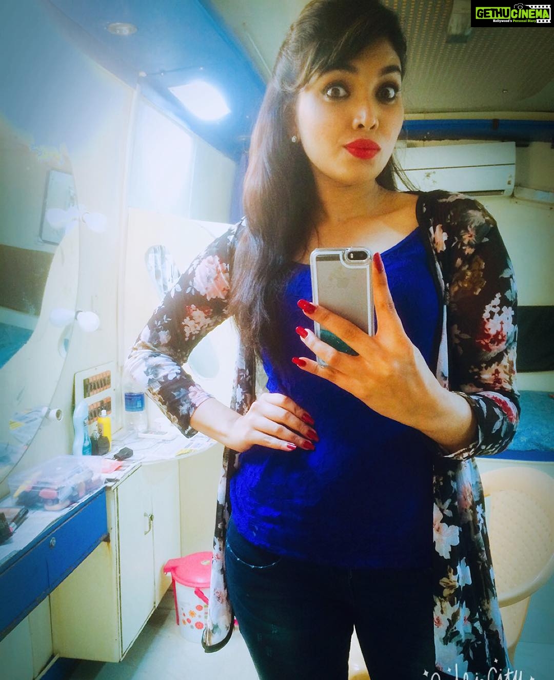 Ishaara Nair Instagram - #shootshoot #channel #interviews #pongalopongal #aftermakeupselfie #chennai