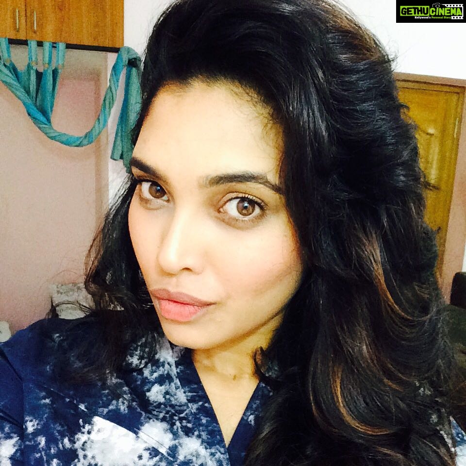 Ishaara Nair Instagram - Good morning #happy morning #daybegins #blue #happiness