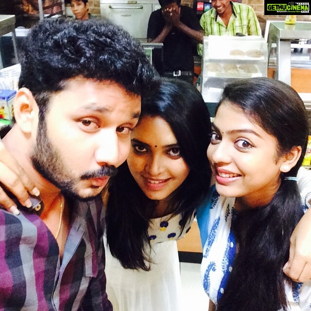 Ishaara Nair Instagram - Shoottimefun #lovelife #FUNSAKE #cuteness #varshabollama #vishnu #happytimes