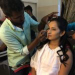 Ishika Singh Instagram - Hair and makeup simultaneously.. getting ready for work #actorslife #actoratwork #actorsjob #shooting #shootingday📷 #filmpromotions #kobbarimatta #telugufilmnagar #telugufilmindustry #actress🎬 #zeetelugu #bigcelebrity #bigcelebritychallange