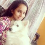 Ishika Singh Instagram - After a tiring day when he hugs me.... I feel so refreshed #damroo #pawsome #paws #petlovers #doglovers