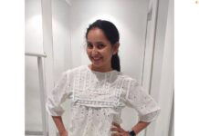 Ishika Singh Instagram - Colour block ... hi 🙋‍♀️ #dressingrooms #dressingroomgoals #whiteandgreen #whitechikankari