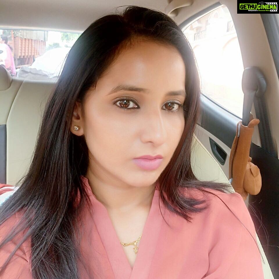 Ishika Singh Instagram - Wondering what will happen to me if there was no makeup and no selfie filter apps lolz #selfie