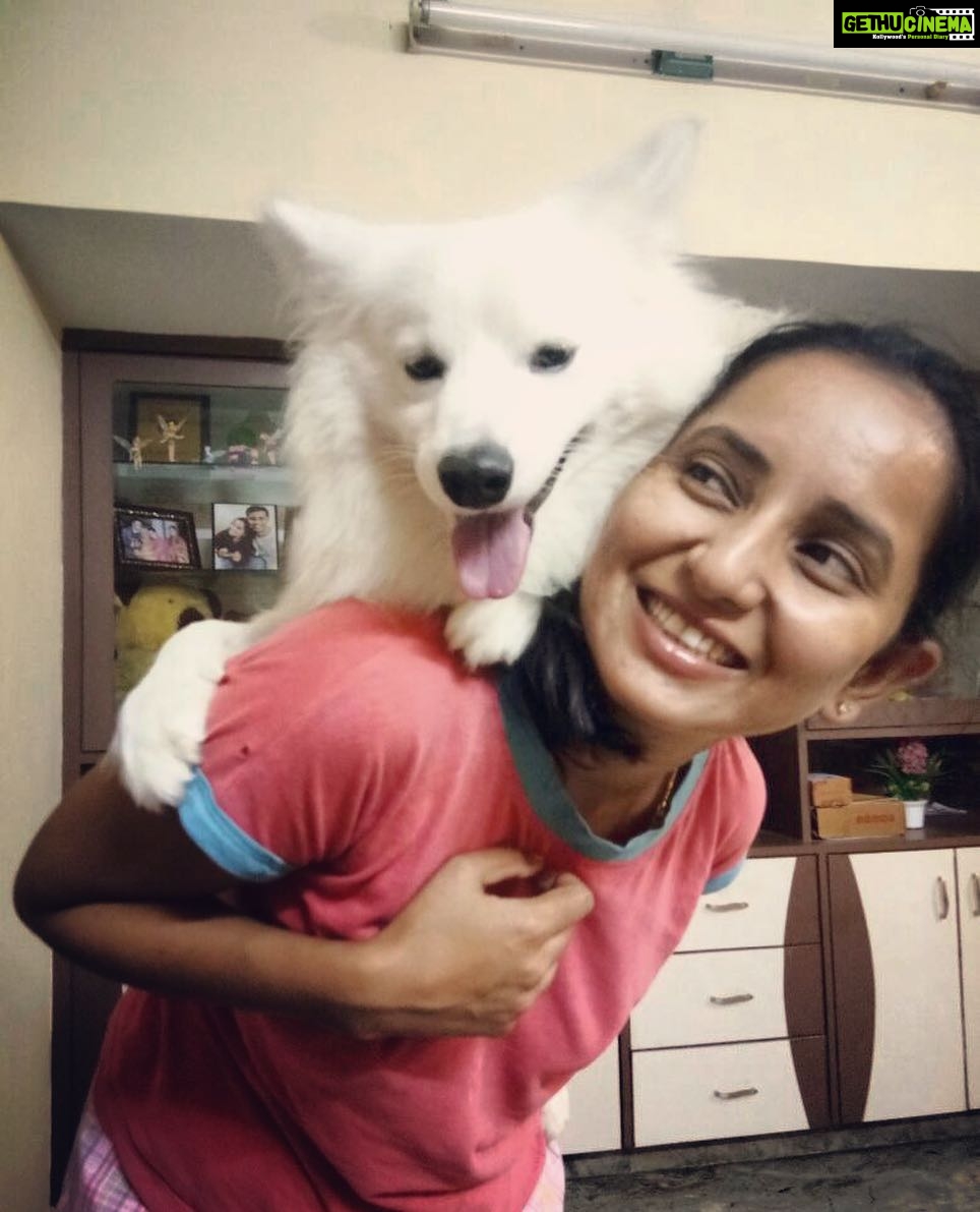 Ishika Singh Instagram - Me n my baccha #damroo #petlove #doglover #pawsome