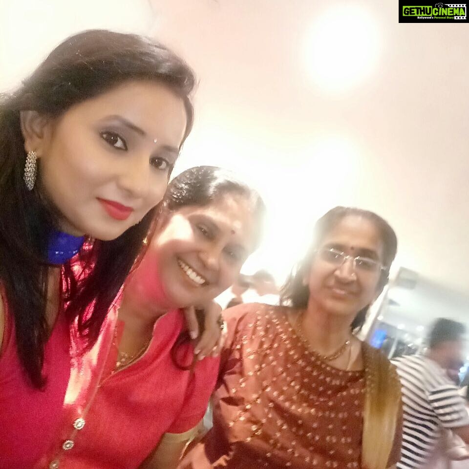 Ishika Singh Instagram - Pre dandiya click ;) #dandiyanight #discodandiya #navratri2017