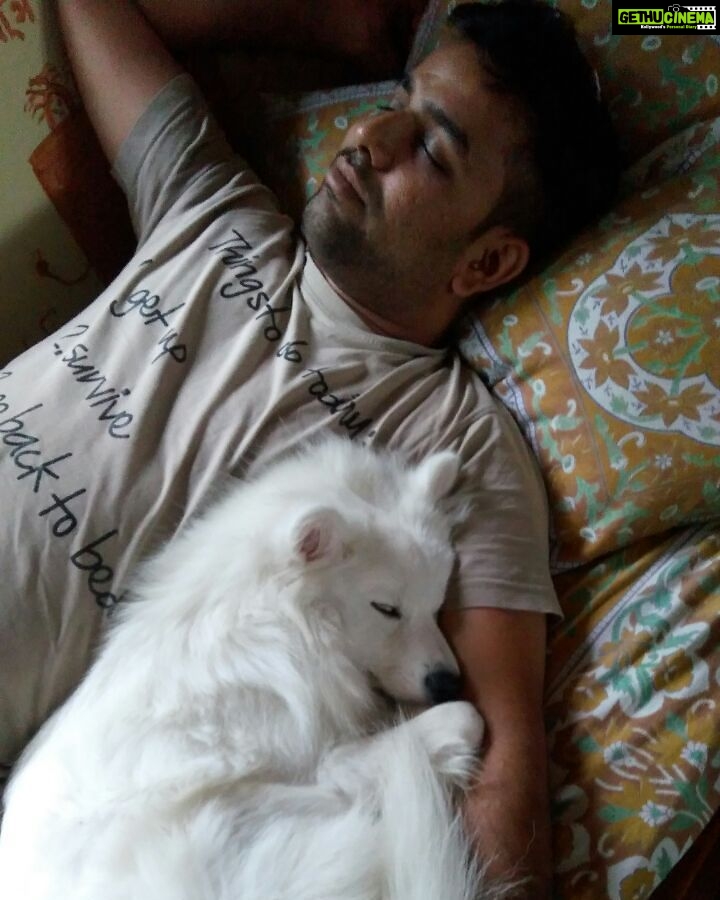 Ishika Singh Instagram - My two puppies.... Both of them don't listen to me n always high in fighting spirit #puppylove #doglovers #damroo #brotherlove❤️ #brotherlylove
