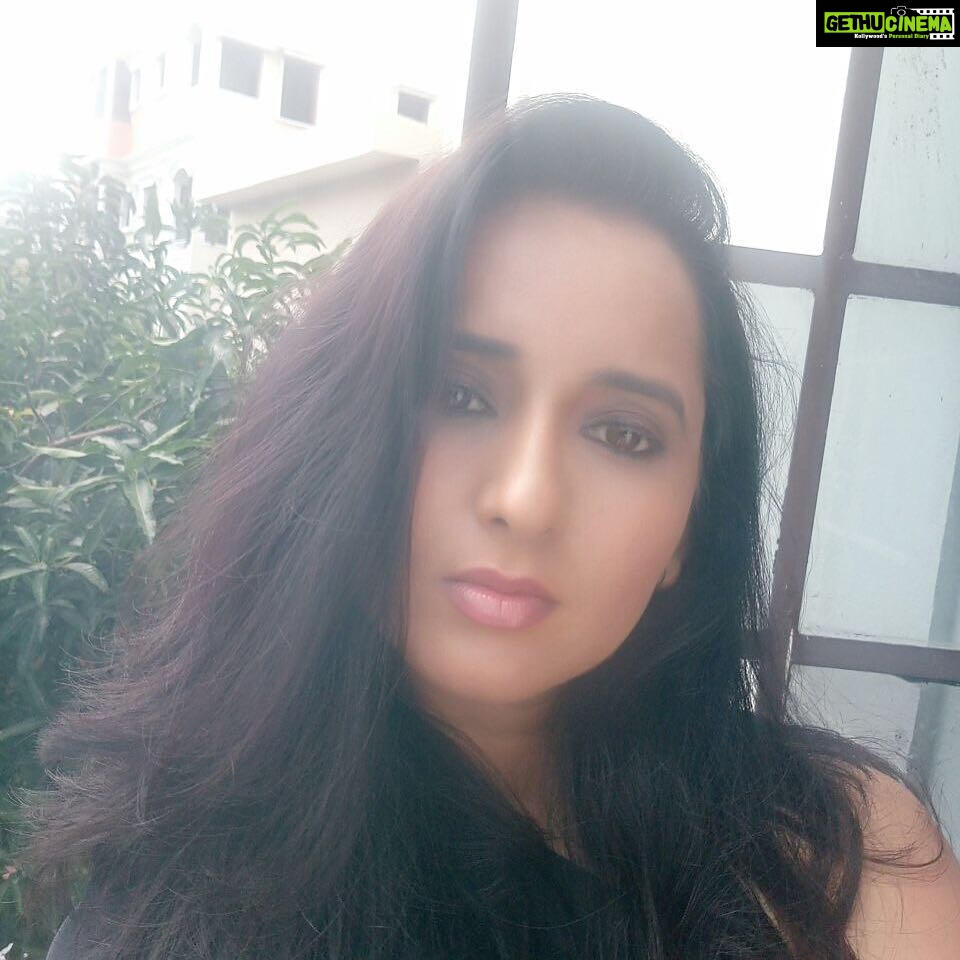 Ishika Singh Instagram - Another shoot selfie #selfietime #selfiefun #shootday #shooting