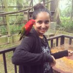 Ishika Singh Instagram - Mein Teri mayna Tu mera tota #parrot #lovenaturesbeauty #parrottalking
