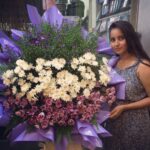 Ishika Singh Instagram - Saw this big and beautiful bouquet 💐 and couldn't resists taking a pic