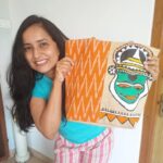 Ishika Singh Instagram - Unexpected gifts always excite me . This time it was this fabulous hand painted bag which I loved it totally . Thanks @mini.nair.5876 @nair2997 for the return gift even though I was not part of celebrations 🥳. Thanks to @ownatholi For this beautiful bag ... now I can say “ I own a tholi “ when r u guys grabbing your own tholi ???? #giftingideas #gifts #weddingreturngifts #ownatholi #bags #giftingbags #handpaintedbags #handpainting #kathakalipainting