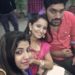 Ishika Singh Instagram - Food and drinks with buddies #bdaybash #partytime #partying #indianfood