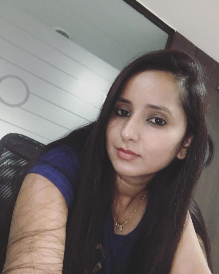 Ishika Singh Instagram - Am being asked to loose weight almost everywhere I go for shoots... the thing is I can't starve to look good for others ! Am happy in my own skin .. am like this .. take it or leave it ! #actoratwork #telugufilmindustry #actorslife🎬🎥 #starvingartist #starvingidea #looseweigth #inmyskin #myownskin