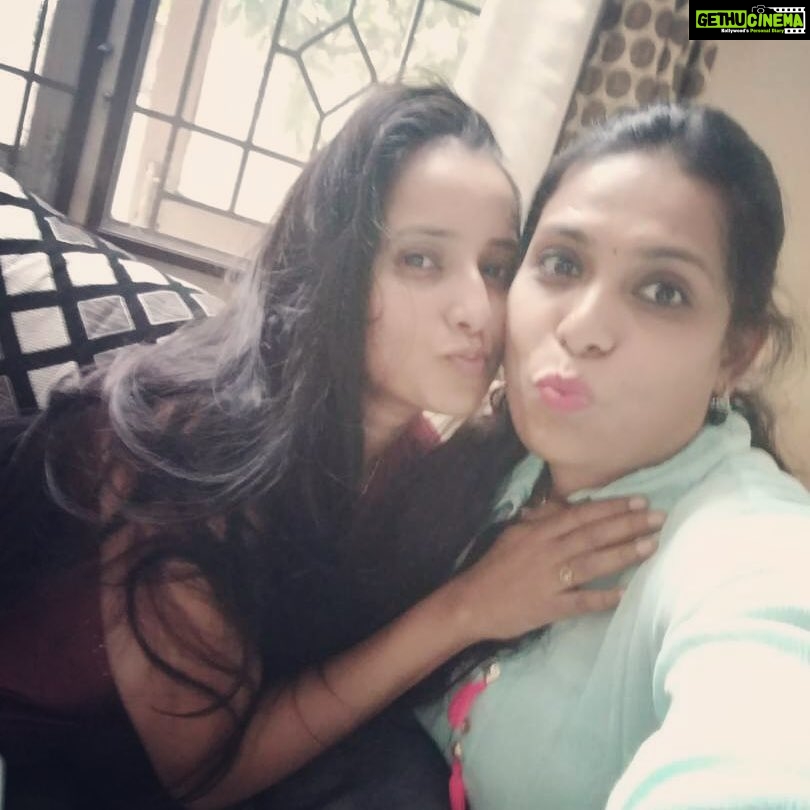 Ishika Singh Instagram - After all the cake , samosa , pizza 🍕, garlic bread 🍞 all we could do is pout .... #poutylips #poutyface #poutlove #neighbourlylove #neighbourhood