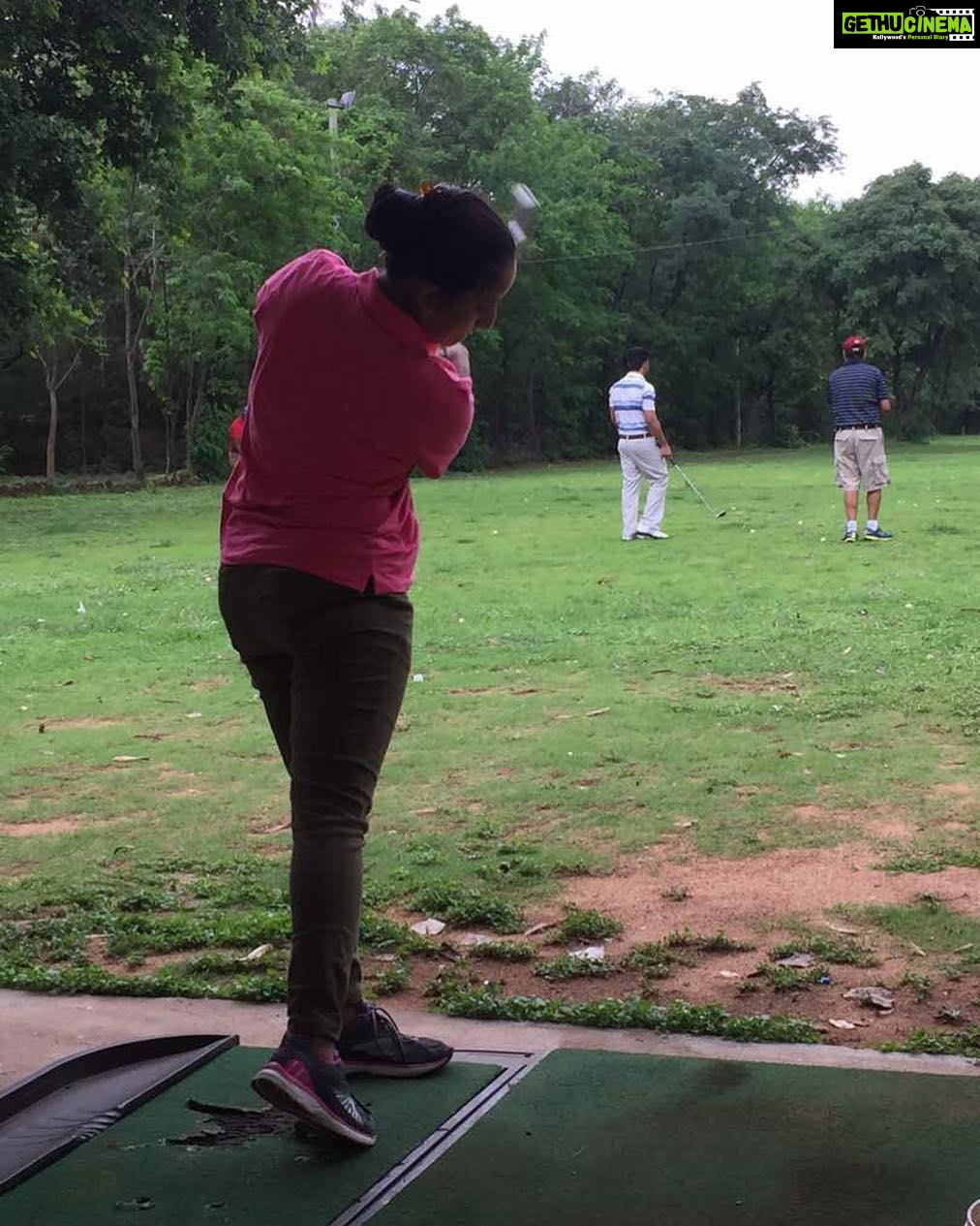Ishika Singh Instagram - All that one needs is focus and technique n then ... there u go.... #golfswing ##playinggames #golf #golfr #lovingit #lovethisgametoomuch