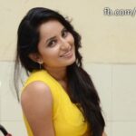 Ishika Singh Instagram - Sunshine yellow ...color of Summer #sunshine🌞 #sunmertime #actorslife🎬 #actorlife #actoratwork #actorheadshots #lovelyevent
