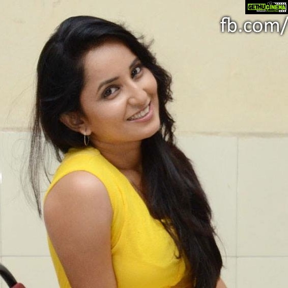 Ishika Singh Instagram - Sunshine yellow ...color of Summer #sunshine🌞 #sunmertime #actorslife🎬 #actorlife #actoratwork #actorheadshots #lovelyevent