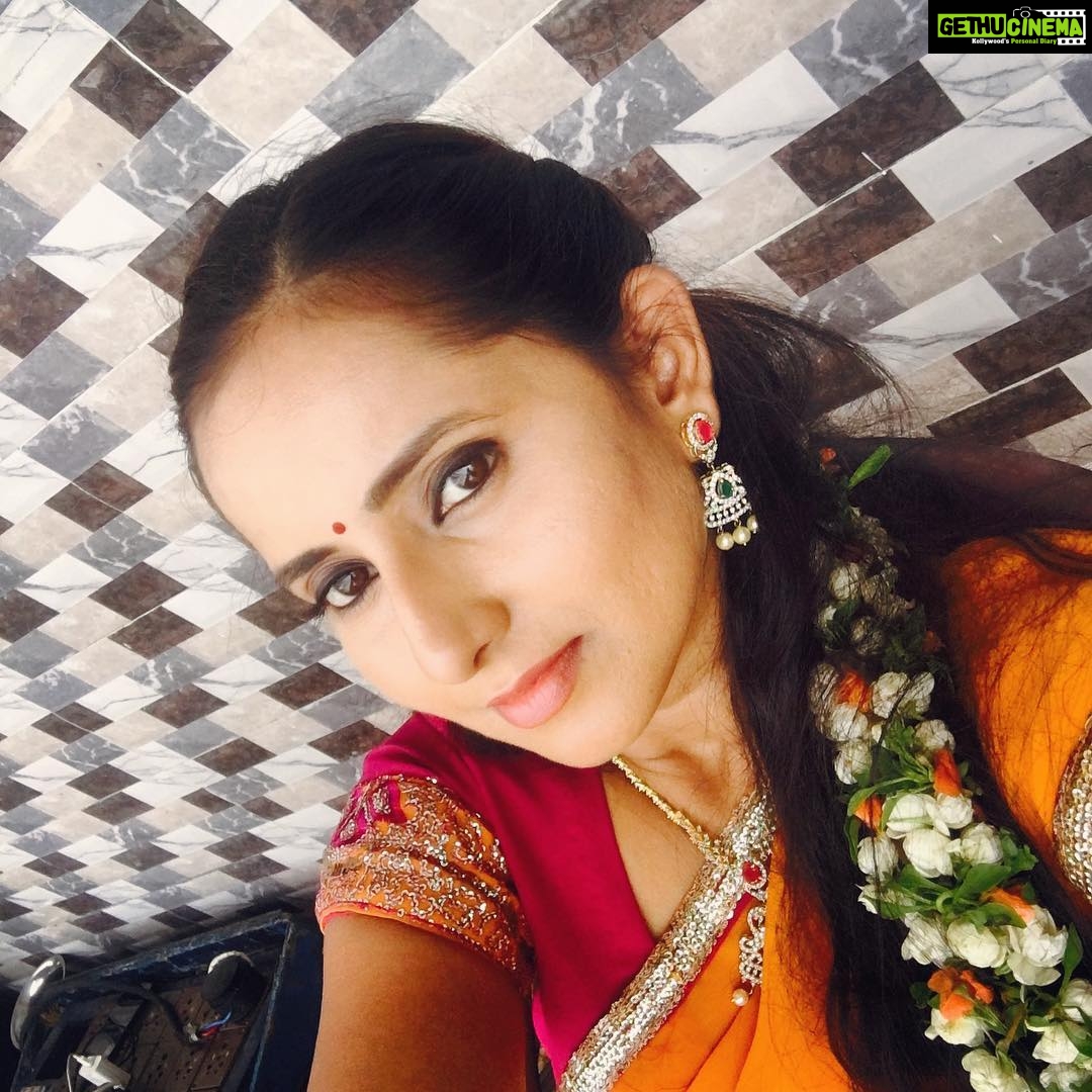 Ishika Singh Instagram - Telugu gal look .. today shoot avatar #telugufilmindustry #telugufilmnagar #teluguactress #telugufilm #actorsworld #actorlife #actoratwork #actorslife🎬