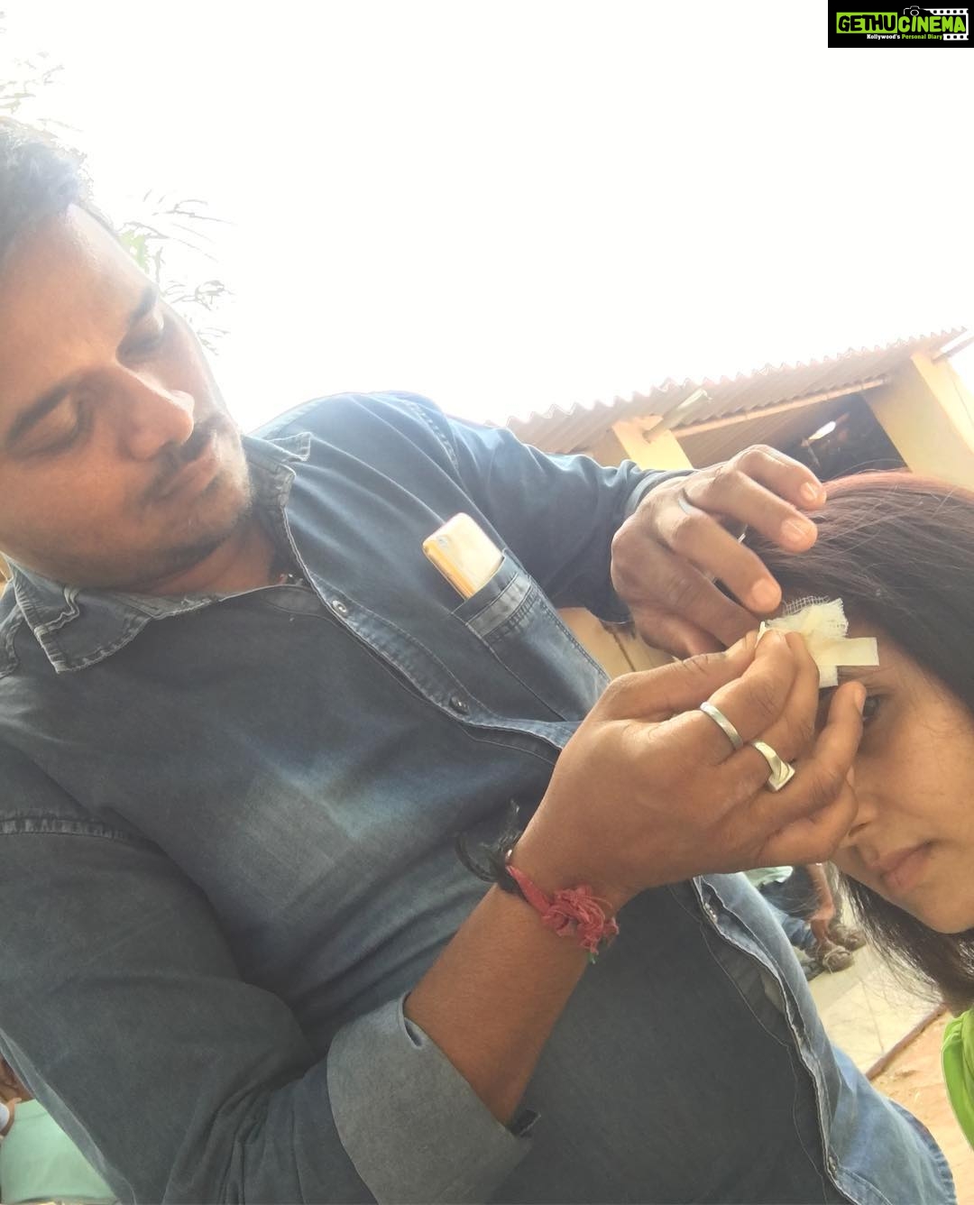 Ishika Singh Instagram - Getting my makeup done ...#makeupartist #makeuplove #shootinprogress #shootinsunlight #teluguactress #telugufilmindustry