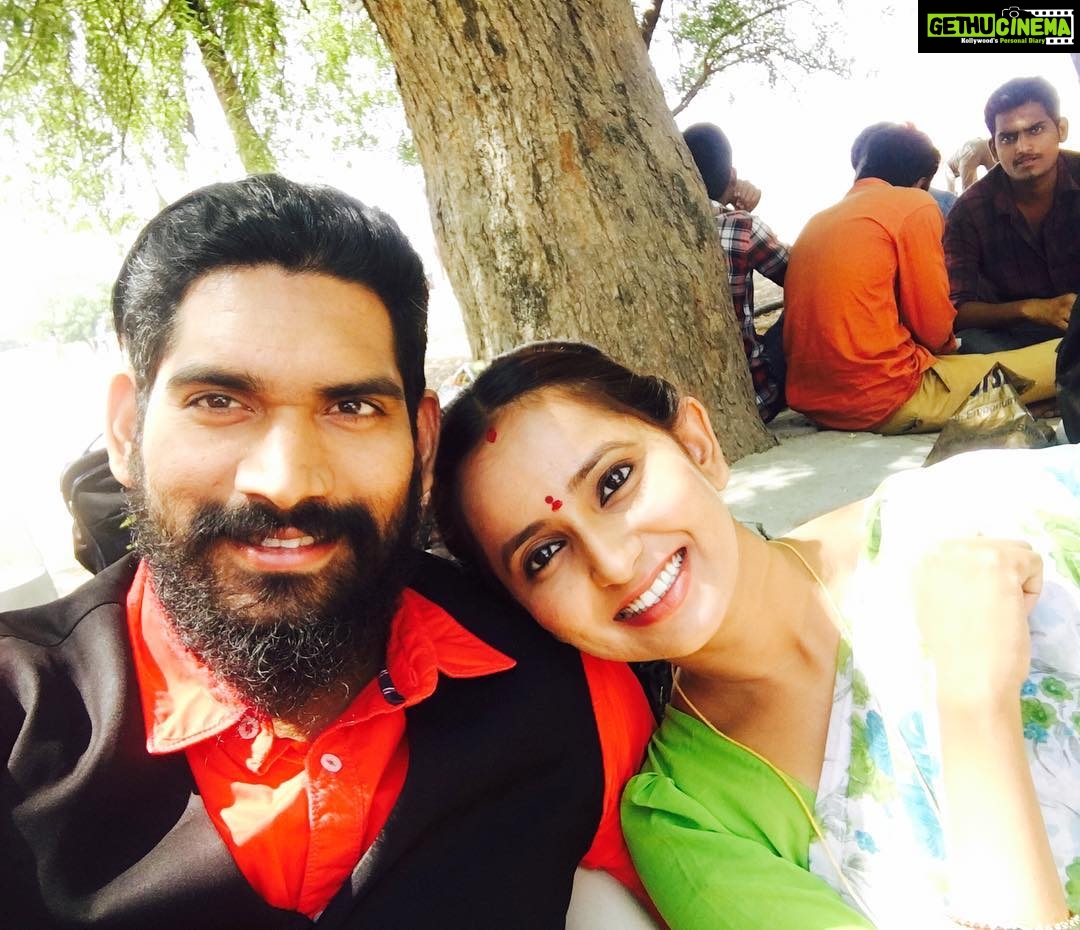 Ishika Singh Instagram - With my old friend Anurag ...he is one of my good friend in industry #telugufilmindustry #acting #actoratwork #shootinprogress #actorslife🎬 #actorfriends