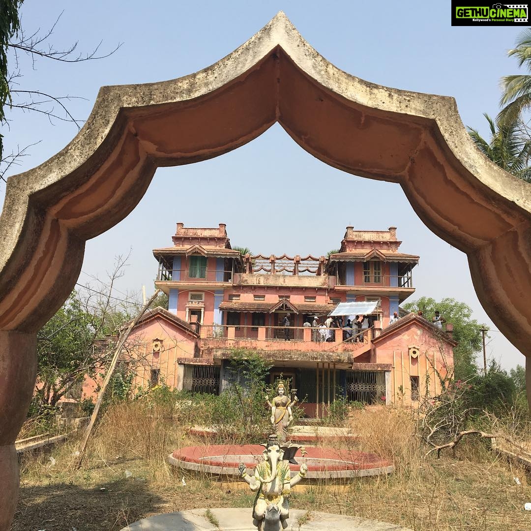 Ishika Singh Instagram - Beautiful location for a horror flick ... #shootinprogress #telugufilmindustry #teluguactress #telugufilmindustry #filmmaking #filmshooting