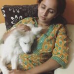 Ishika Singh Instagram - When I come home after a hectic day and he comes to me .... it feels like heaven #damroo #puppylove #puppydog #puppylove🐶 #doglove #doglovers #dog🐶