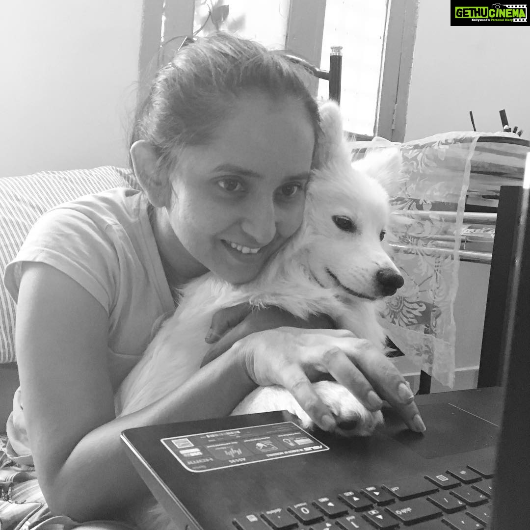 Ishika Singh Instagram - Teaching my little one how to shop online #doglove #doglovers #puppydog #puppylove #damroo