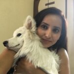 Ishika Singh Instagram - Awwwww u sleep on me and click selfie 🤳 #damroo #puppydog #dog🐶 #doglovers #puppylove