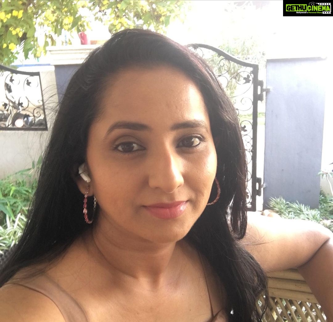 Ishika Singh Instagram - Getting ready for shoot ... after a very long time #actorslife #actoratwork #waitingforshot #telugufilmnagar #telugufilmindustry