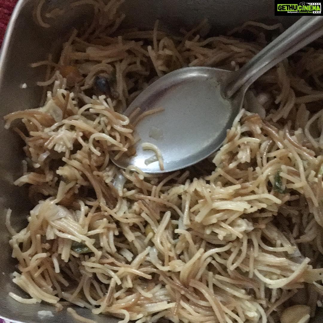 Ishika Singh Instagram - I have had this many times but today I had it with nuts and veggies ... it's yum ... not boring like it always taste ! #FoodVision #foodie #foodlover #foodinsta #foodporn #vermicelli #bambino