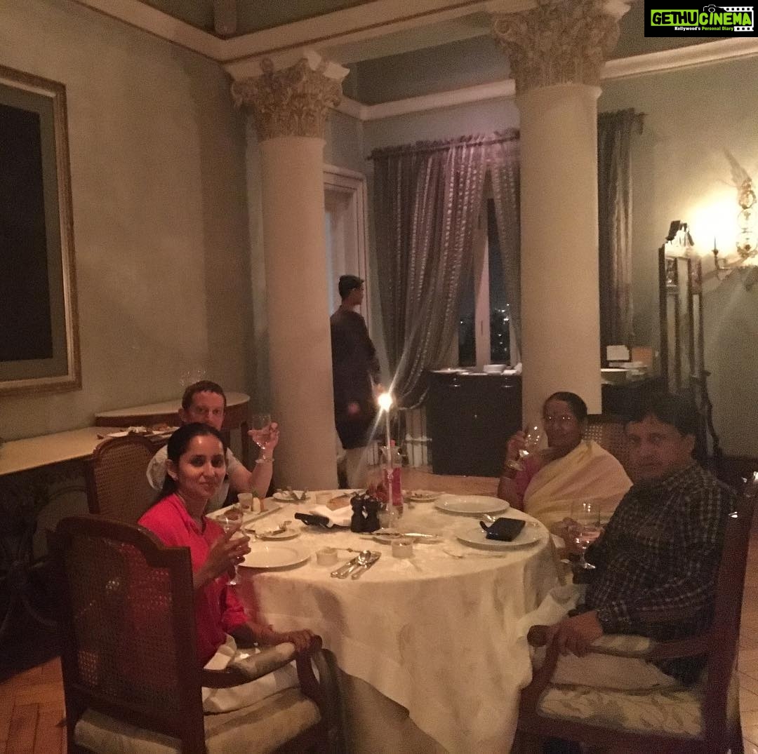 Ishika Singh Instagram - One of the best dinners I ever had 👍🏽 #falaknumapalace #falaknumapalace🏰 #tajfalaknumapalace Taj Falaknuma Palace
