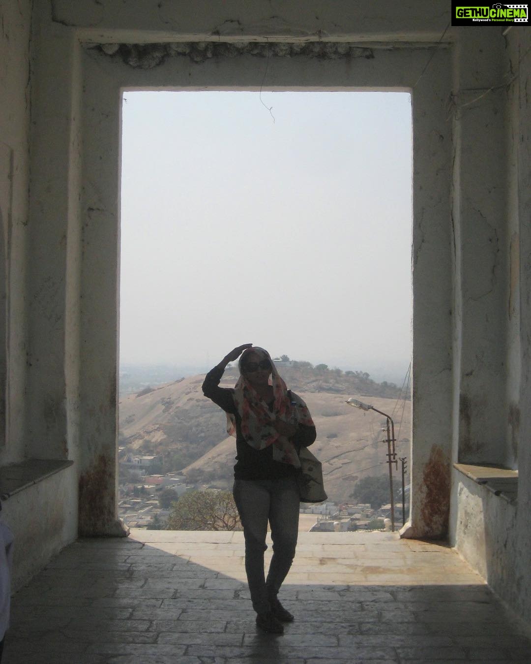 Ishika Singh Instagram - That's me .. up above the hill ... world so high #hilltops #hillwalk