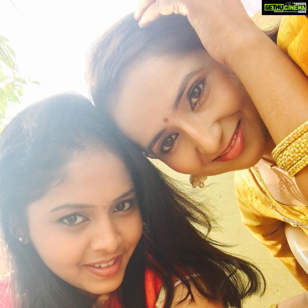 Ishika Singh Instagram - Shooting with this cute young Telugu gal ... #shooting #shoot😍 #actorslife🎬 #acting #filmmaking #filmindustry #telugufilmindustry #actorlife #actor