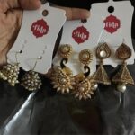Ishika Singh Instagram - Shop till u drop ... #shoppingspree #shoppingday #earrings #earringlove