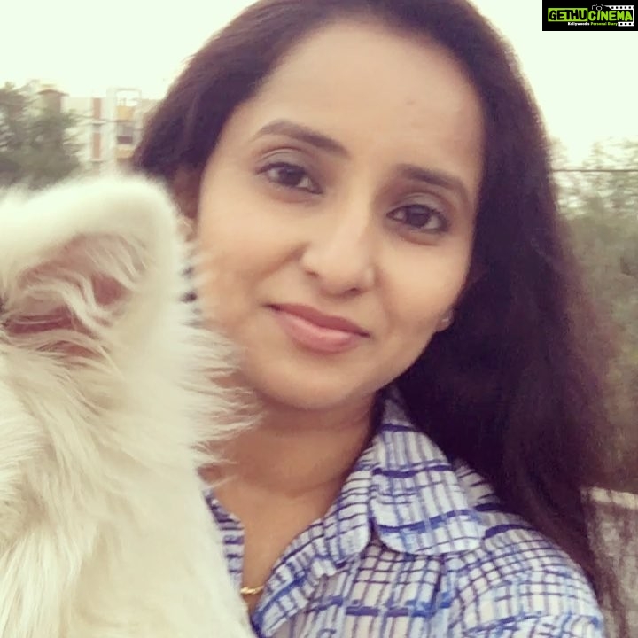 Ishika Singh Instagram - Happy new year #happynewyear2017 #damroo #doglovers #petlovers #petlover #dog🐶 #petlovers #pet